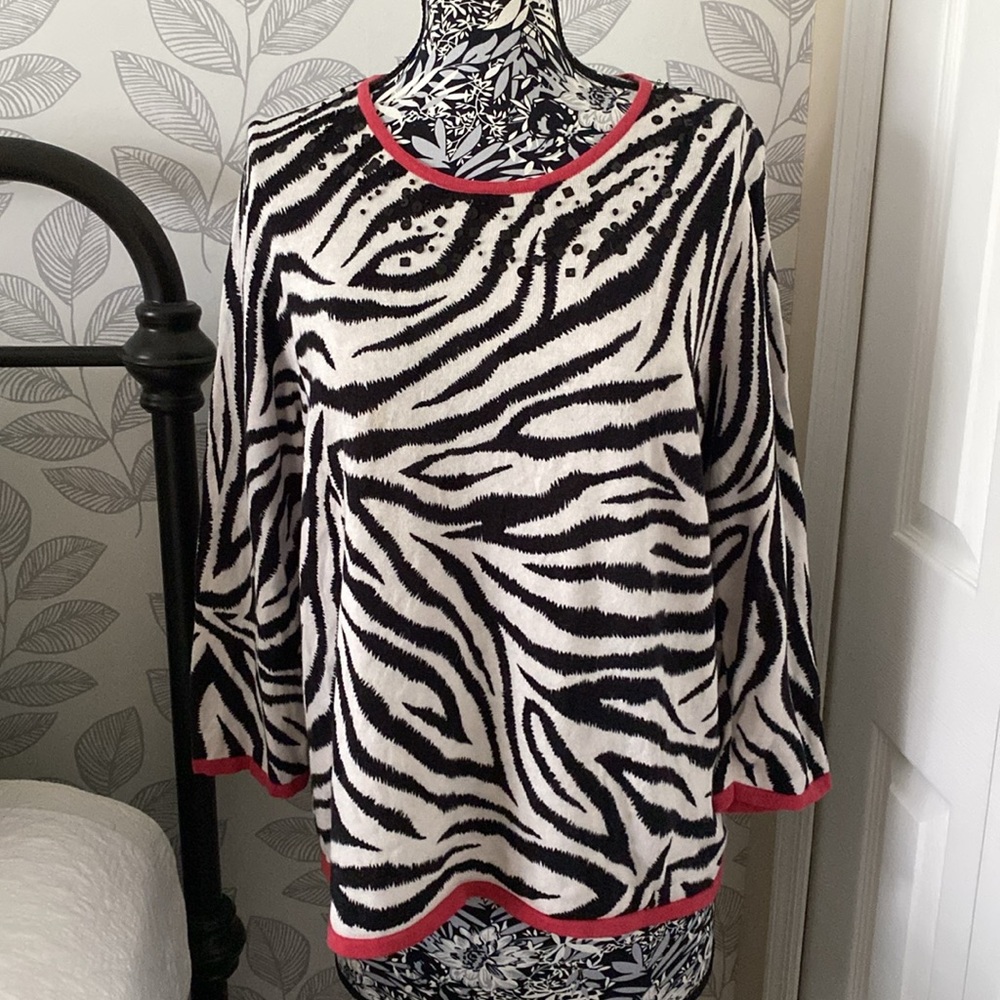 Women’s Alfred Dunner cotton and ramie sweater in zebra print with pink trim